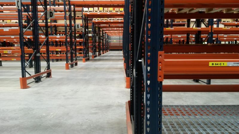 Visite technique de contrôle des racks de stockage à Mâcon